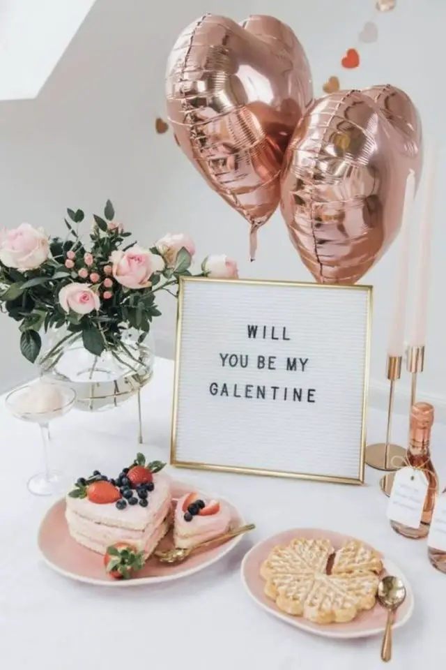 decoration table saint valentin exemple buffet rose moderne ballon hélium message romantique