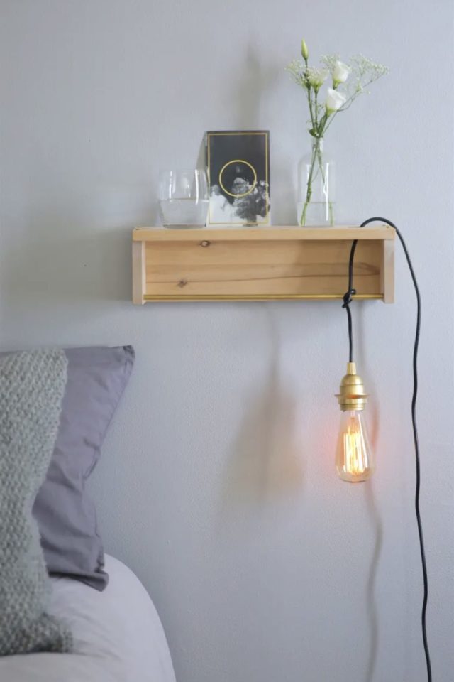 etagere ikea en bois detournement bricolage chambre à coucher chambre tablette de nuit luminaire baladeuse