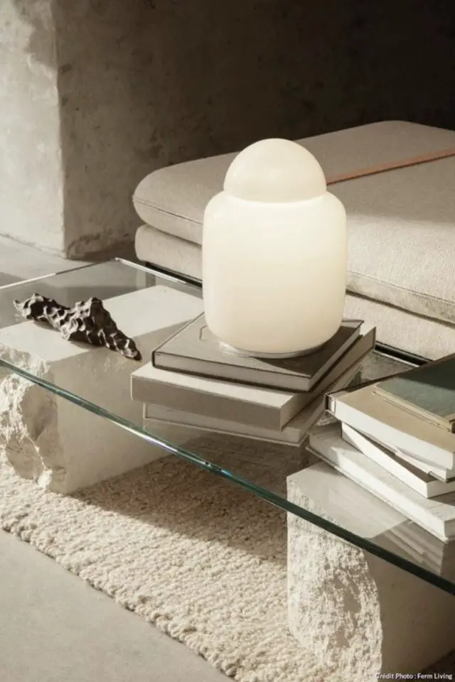 exemple decor lampe en verre table basse en verre design épuré minimaliste moderne