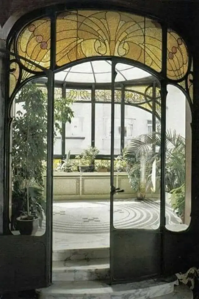 art nouveau architecture interieure verrière jardin intérieur portes vitrées mosaïque sol