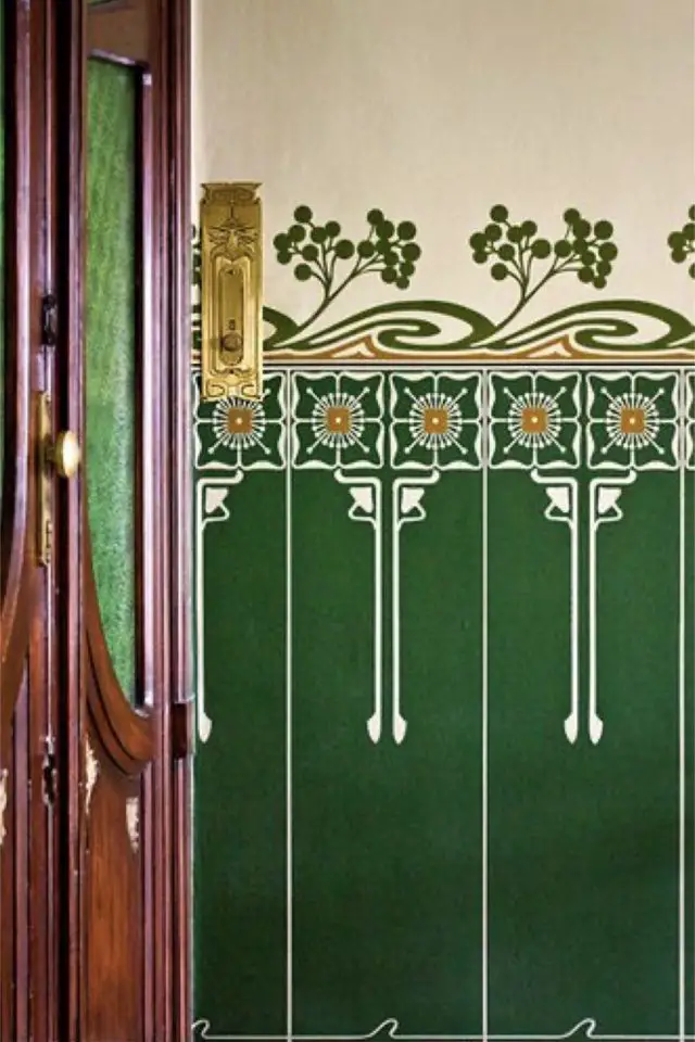 cest quoi art nouveau revêtement mural carrelage salle de bain motif végétal vert soubassement arabesque