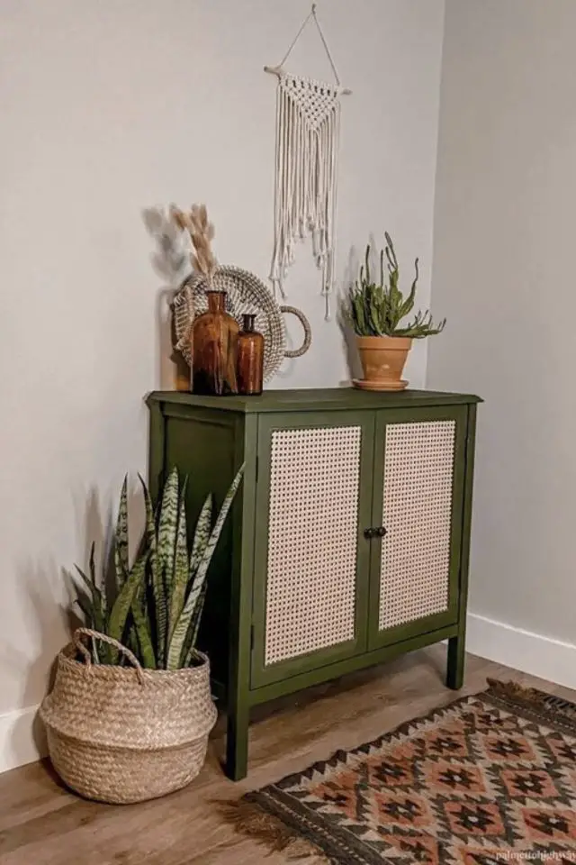 comment creer deco nature zen petit meuble en cannage plante verte couleur peinture relooking diy vase en verre macramé