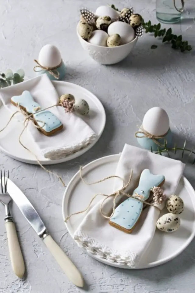 decoration table paques DIY déco gourmande petit lapin en pin d'épice glaçage bleu pastel assiette à faire soi même