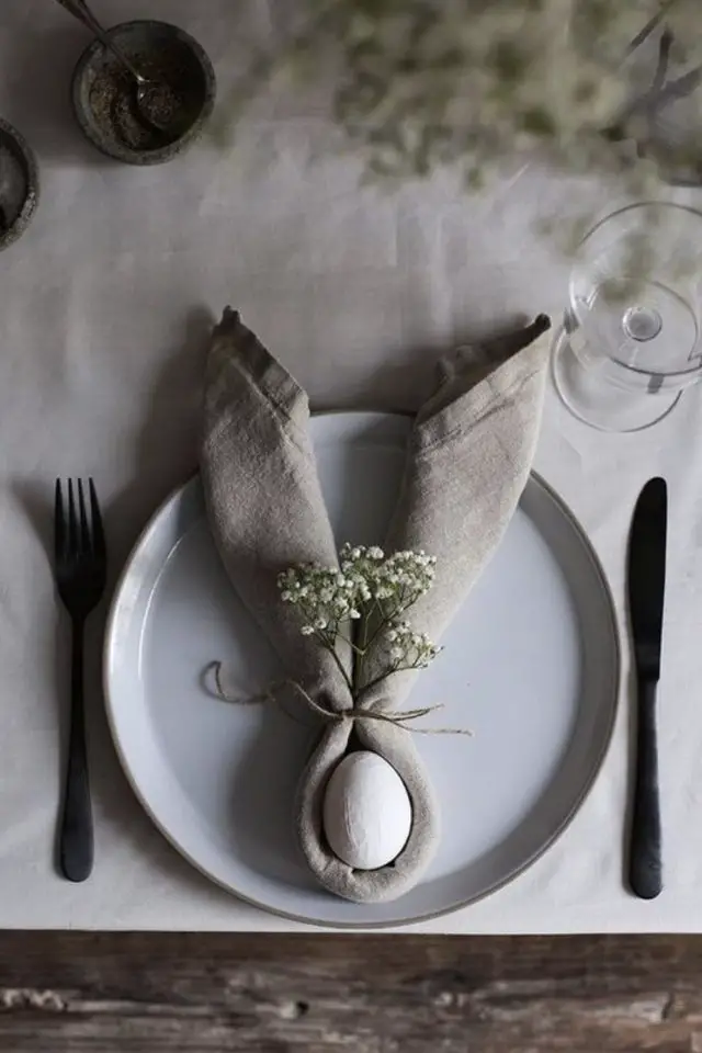 decoration table paques DIY pliage de serviette oreille de lapin oeuf idée facile et rapide