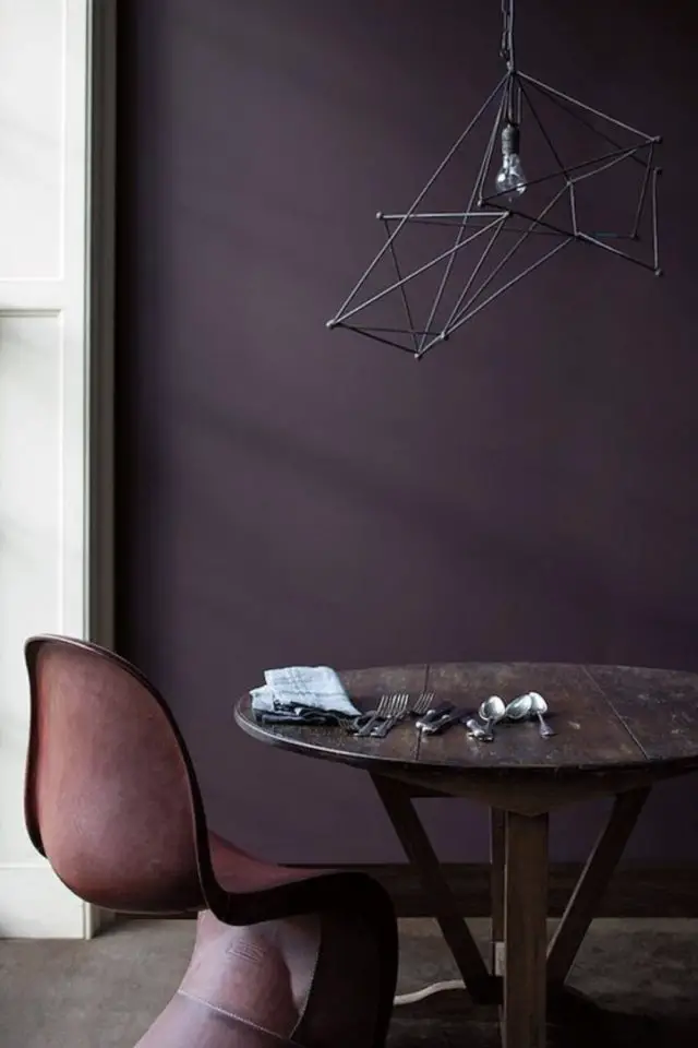 interieur couleur prune exemple peinture mate élégante chaise design plus claire inspiration