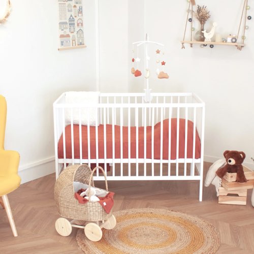 ou acheter lit bebe deco moderne pas cher Lit à barreaux en bois massif blanc avec sommier réglable 120x60 cm