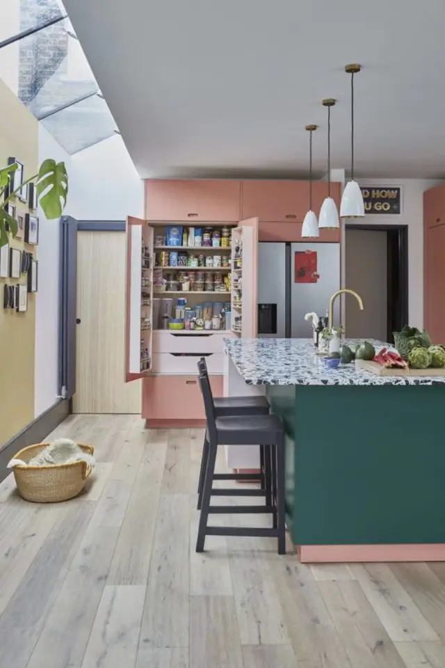 association couleur vert rose decoration cuisine moderne mobilier coloré plan de travail terrazzo
