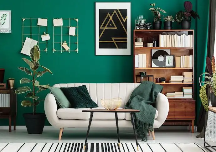 couleur deco vert emeraude vert franc salon séjour peinture meuble vintage canapé clair