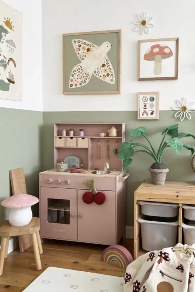 deco chambre enfant a copier soubassement vert sauge banc peinture facile coin jeu kitchenette meuble en bois