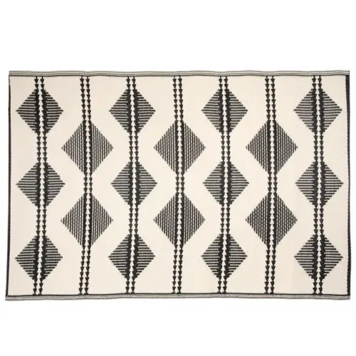 deco cosy moderne balcon maisons du monde Tapis réversible en polypropylène motifs triangles écrus et noirs 120x180