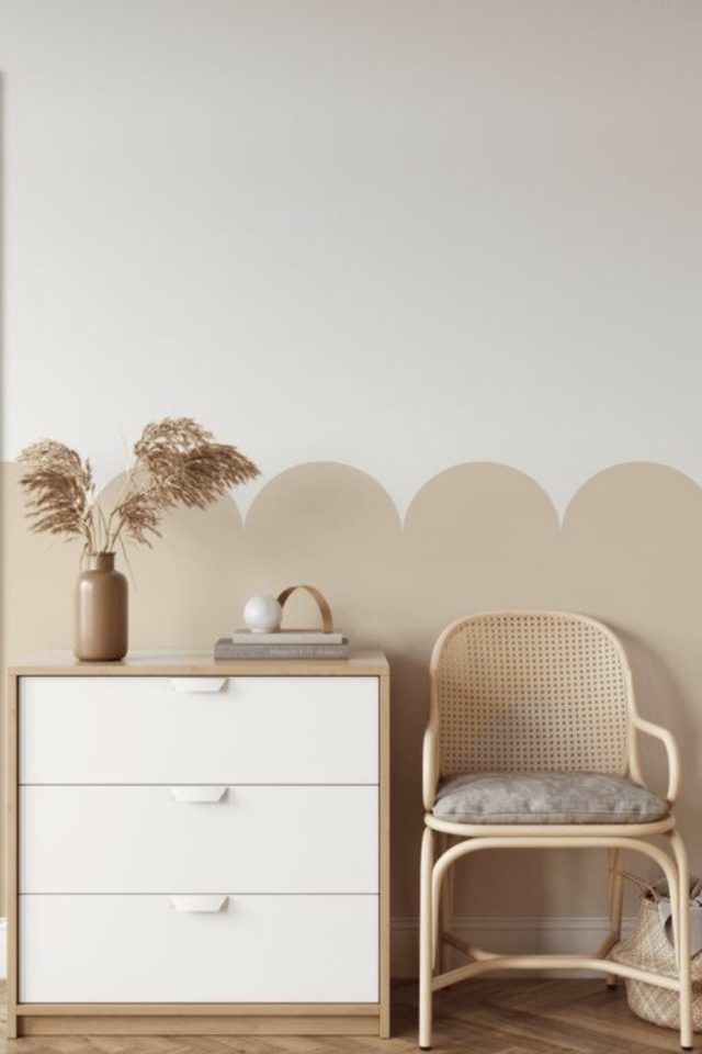 deco mur chambre enfant soubassement rose beige blanc meuble bois slow living épuré