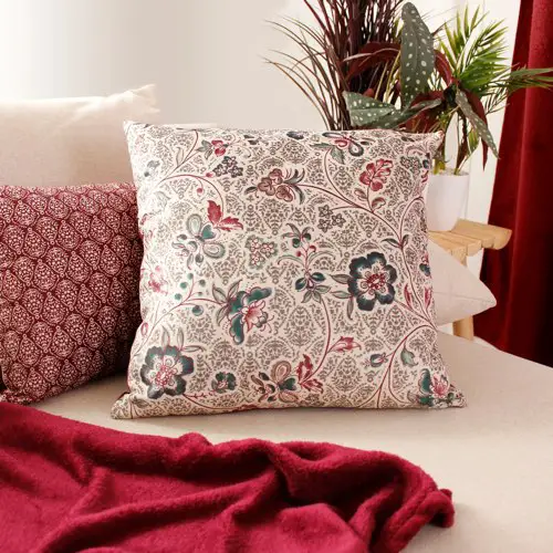 deco salon fleur maisons du monde Coussin en velours uni et fleuri coton lie de vin 40 x 40