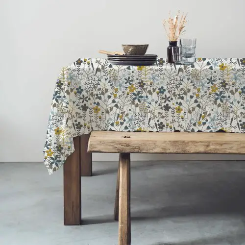 deco table printemps maisons du monde Nappe coton blanche à fleurs 150x250cm avec pompons