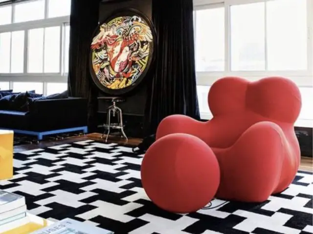 deco interieur pop art idees fauteuil design arrondi couleur rouge décor noir et blanc