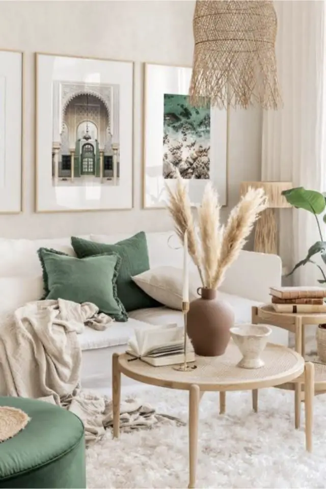 decoration salon sejour moderne couleur vert canapé blanc beige slow living touche colorée naturelle