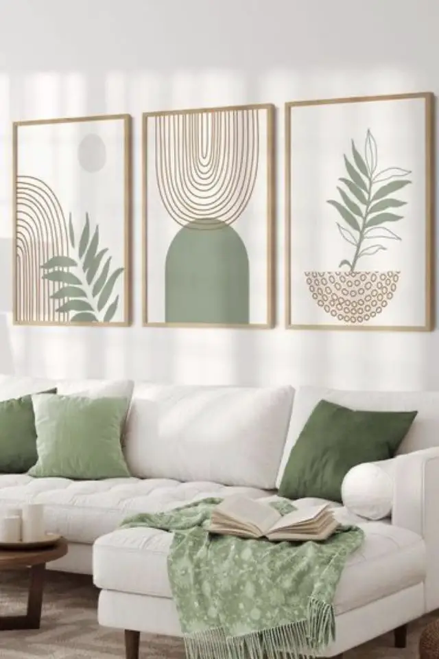 decoration salon sejour moderne couleur vert affiche minimaliste abstraite plante couleur neutre beige blanc sauge coussin canapé touche colorée