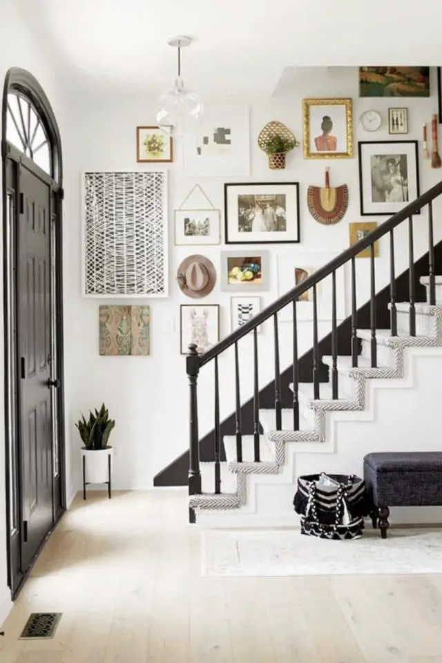 details deco entree exemple escaliers noir et blanc classique décor mural galerie photo affiche mélange personnel
