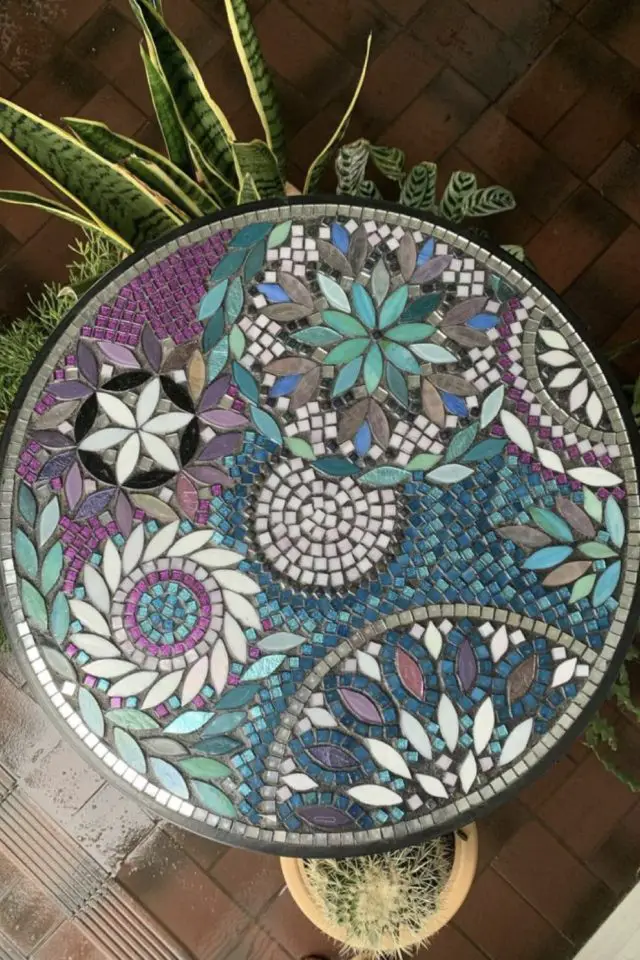 exemple mosaique objet decoratif plateau de table couleur moderne décor floral bleu vert violet