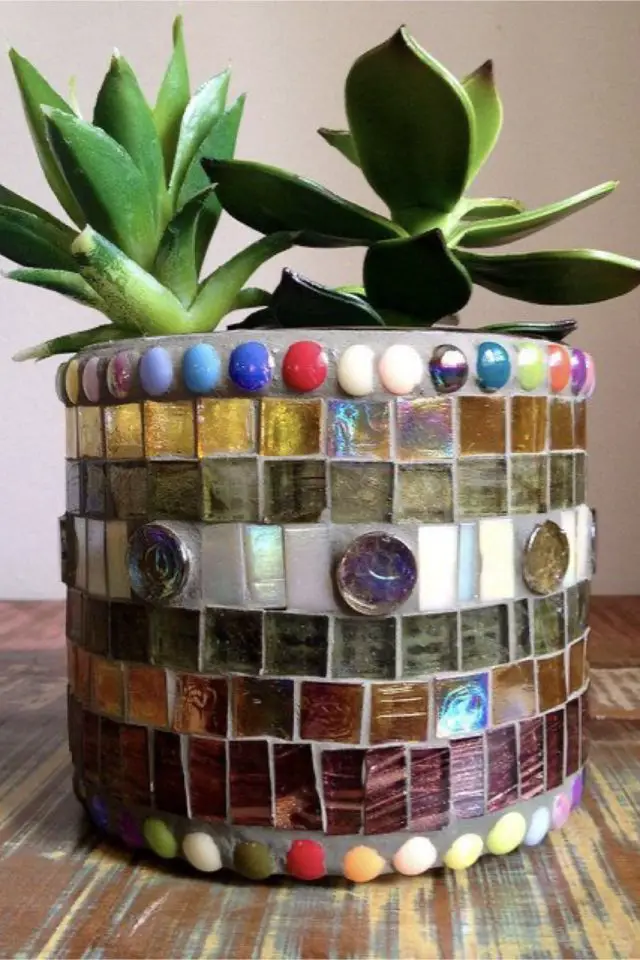 exemple mosaique objet decoratif pot de fleur customisé tesselle en pâte de verre