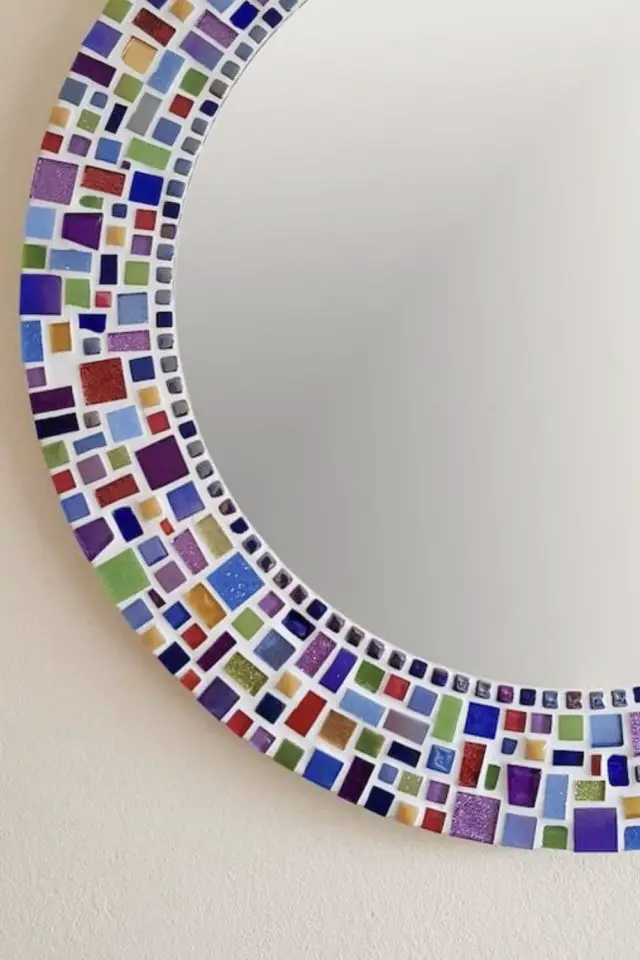 exemple mosaique objet decoratif miroir encadrement multicolore