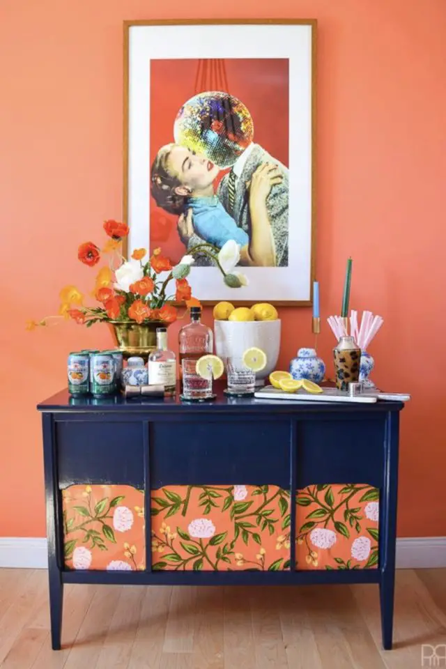 exemple relooking meuble papier peint bricolage DIY déco orange bleu contraste chic