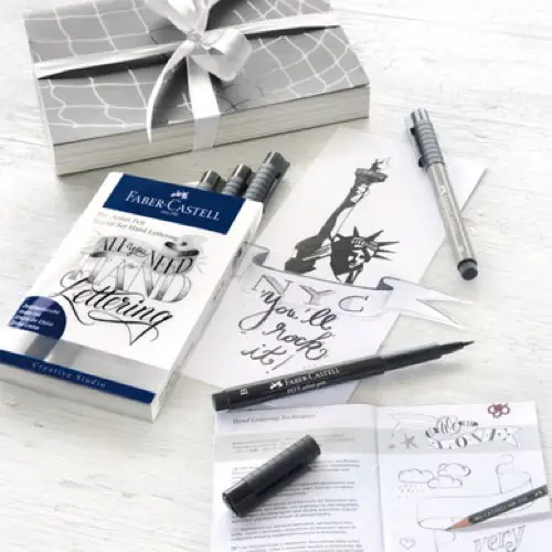 materiel et kit calligraphie Feutre de calligraphie Pitt Artist Pen Set Hand Lettering starter x 9 pour débutant