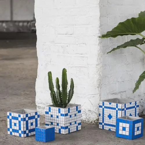 ou trouver deco moderne mosaique Pot béton cubique bleu 7,5x7,5x7,5 cm uni petit modèle cache-pot fleurs