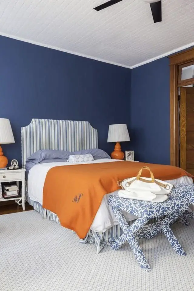 association orange bleu decoration idees chambre à coucher adulte classique peinture tête de lit boutis dessus de lit facile à copier