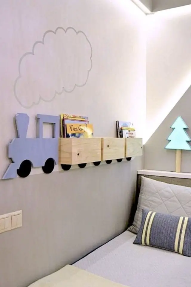 chambre enfant solution rangement adapte petit train DIY déco mur garçon