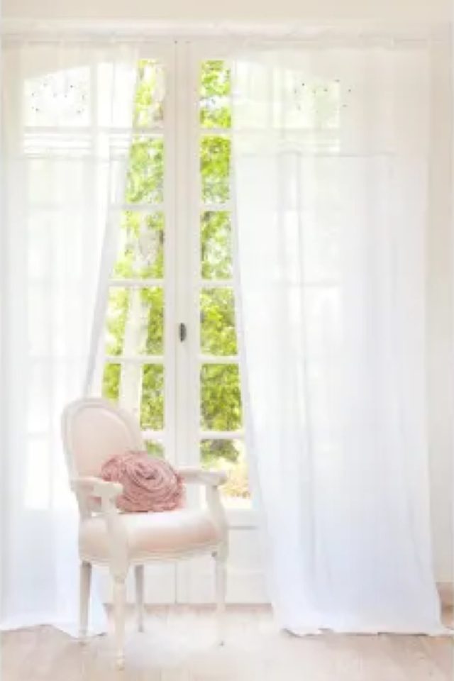 comment choisir rideaux maisons du monde Rideau à nouettes en coton blanc brodé voilage chic