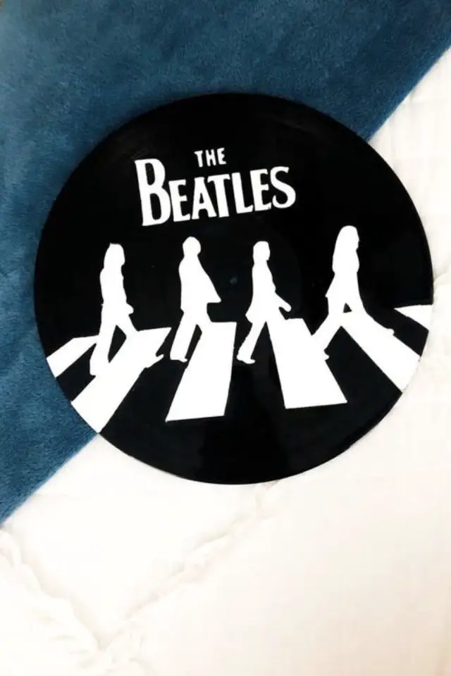 customiser anciens vinyles peinture exemple passion musique les Beatles idée loisir créatif