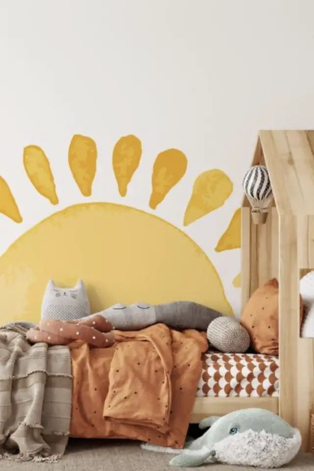 deco chambre enfant couleur jaune idee fresque murale effet aquarelle soleil 
