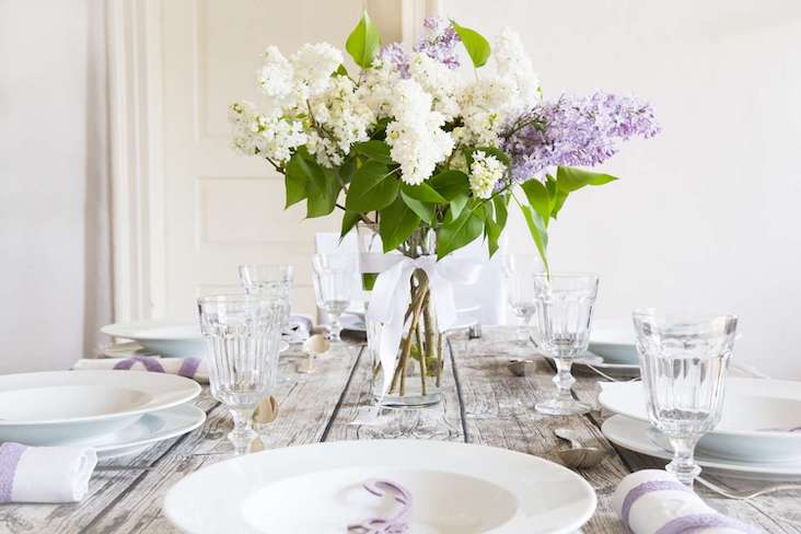 deco de table facile a copier vaisselle nappe textile bouquet fleur pas cher