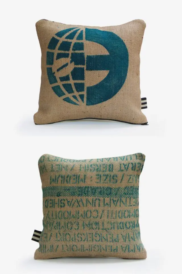 decoration durable recyclage fabrication francaise coussin déco récup' sac en toile de jute café made in France