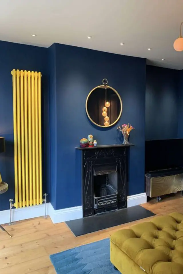 decoration interieur color bloc bleu et jaune salon séjour peinture bleu électrique radiateur peint en jaune