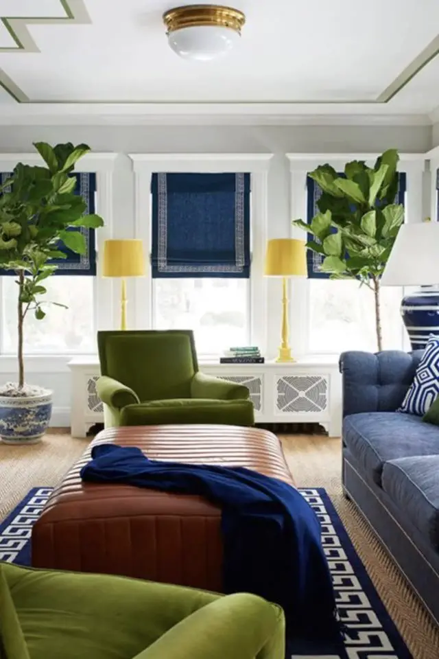 harry styles tenue idee decoration interieure salon séjour lumineux blanc meuble rideaux textiles déco vert et bleu plantes vertes figuier