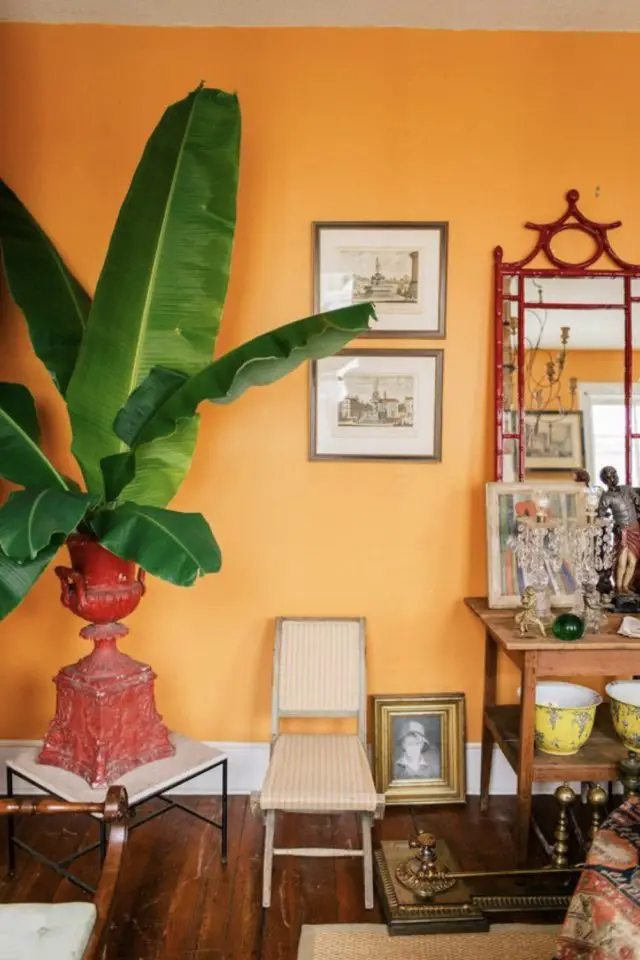 interieur couleur deco orange exemple été estival pièce à vivre mandarine plante verte meuble en bois