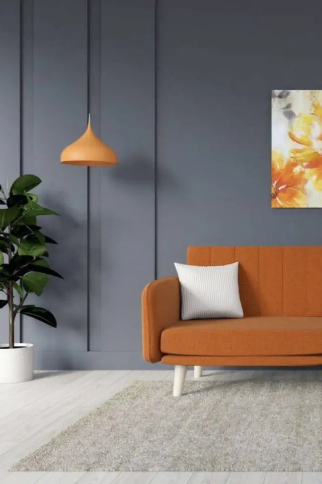 interieur couleur deco orange exemple salon séjour canapé coloré mur gris lampe suspension couleur accent