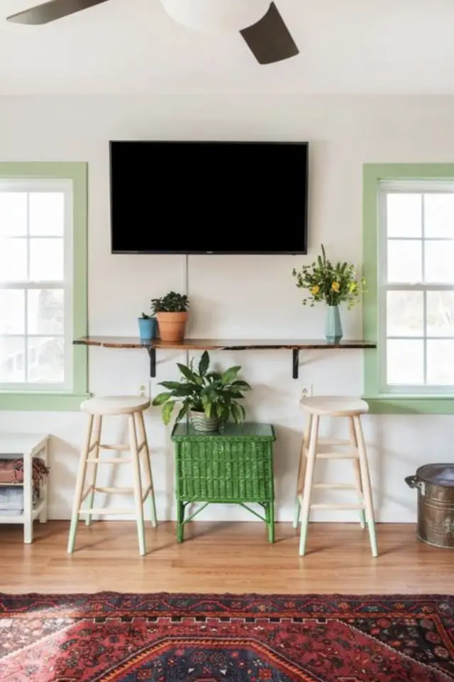peinture boiserie interieure exemple encadrement fenêtre vert mur blanc déco moderne