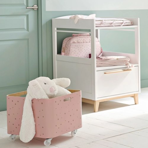 rangement pratique jouets enfant maisons du monde Caisse à jouets à roulettes en paulownia rose pastel imprimé