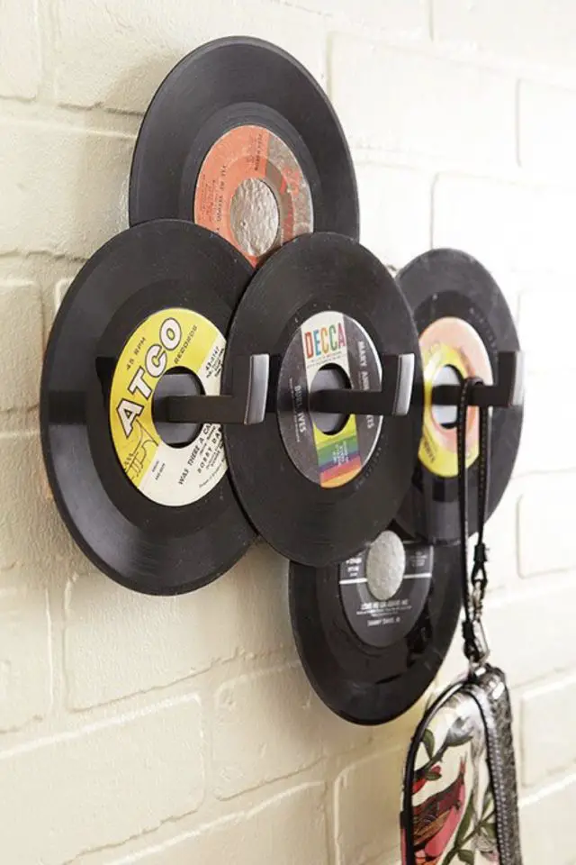 recup vinyle decoration exemple bricolage disque seconde main déco murale patère DIY assemblage facile