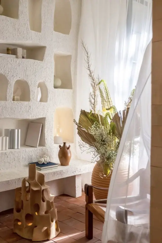 caracteristique style french riviera interieur détails intérieur léger douceur fraicheur niche voilage minimalisme maison de vacances