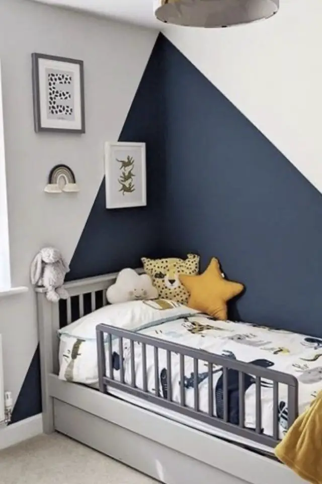 chambre enfant moderne bleue exemple blanc et bleu marine peinture facile lit couleur gris douceur et lumière