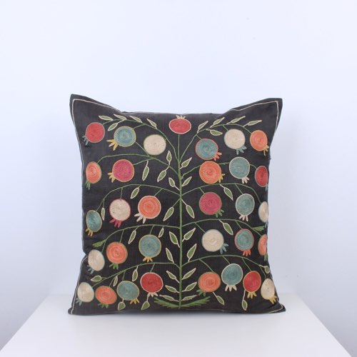 decoration ete motif fruitier grenade vacances coussin brodé fond noir