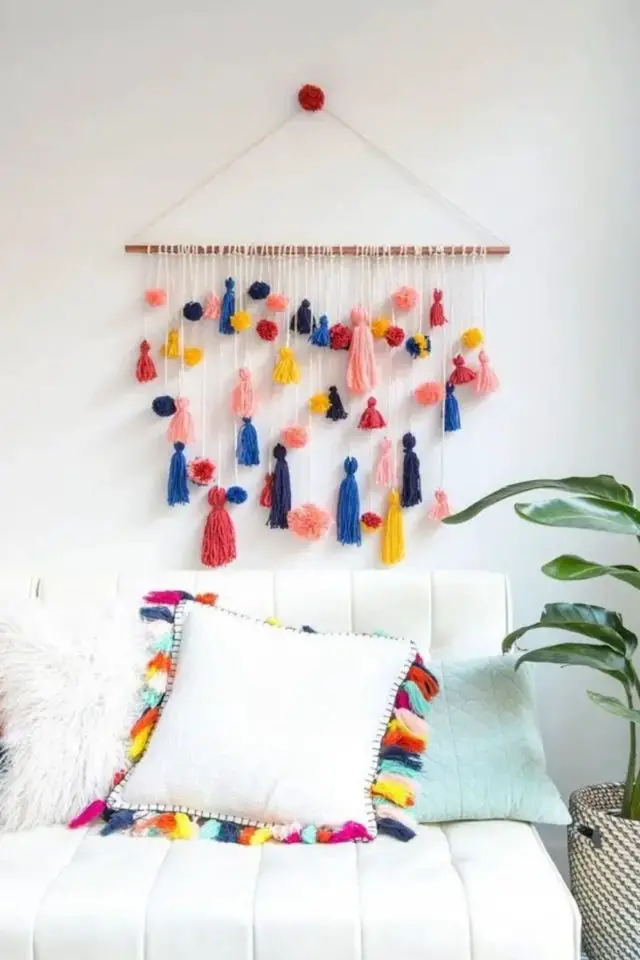liste diy deco a faire vacances petit bricolage facile moderne mur salon pompons laine pas cher