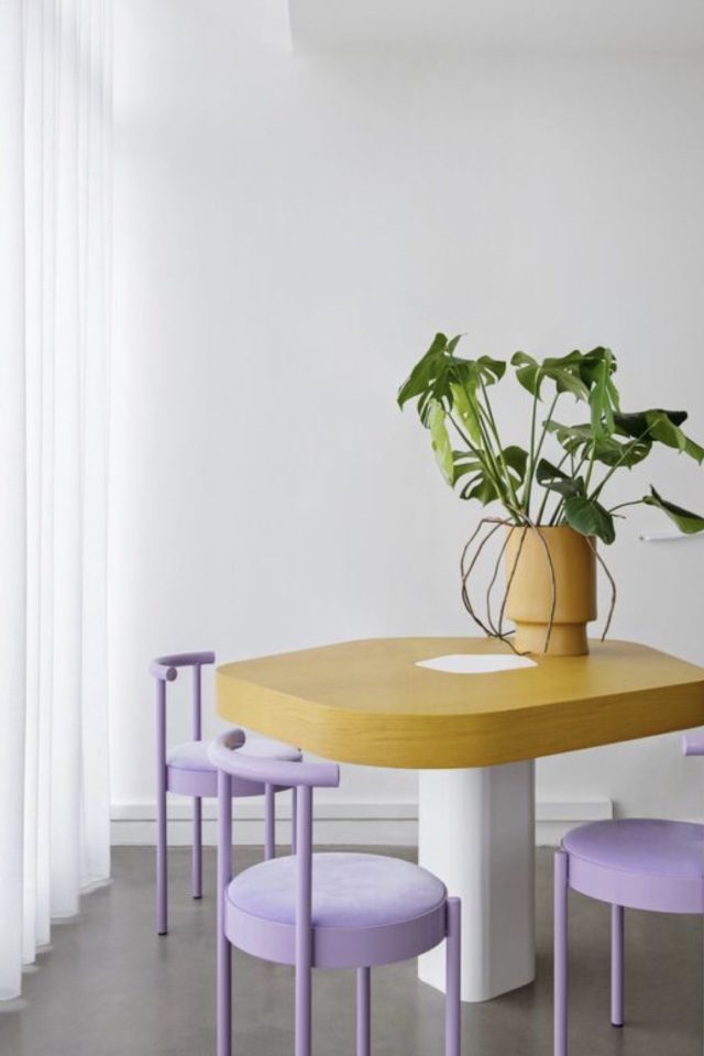 mariage couleur violet et jaune decoration salle à manger déco design original rétro