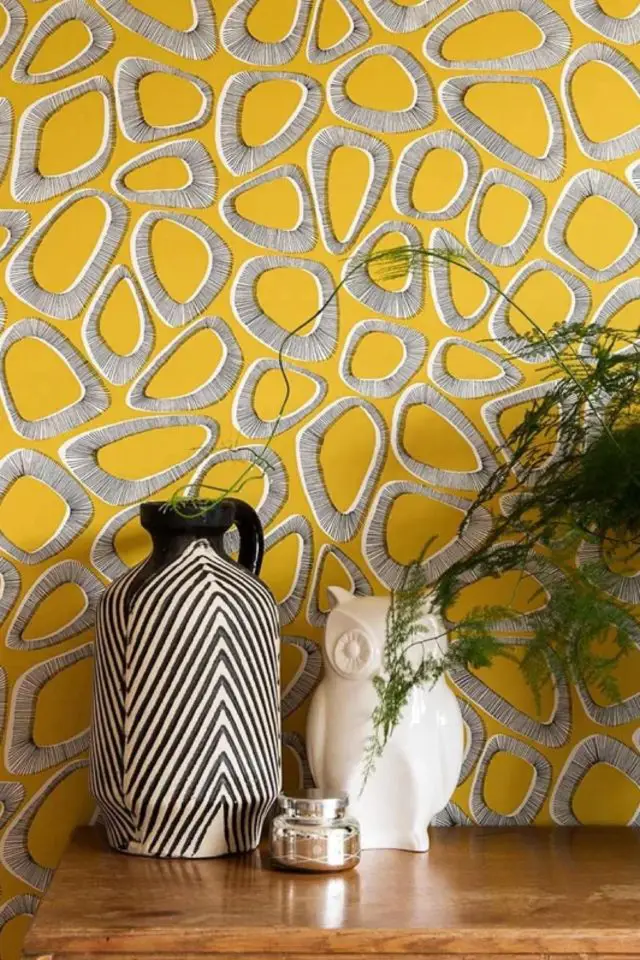 papier peint decor retro Papier peint Pebbles jaune canaris motif organique