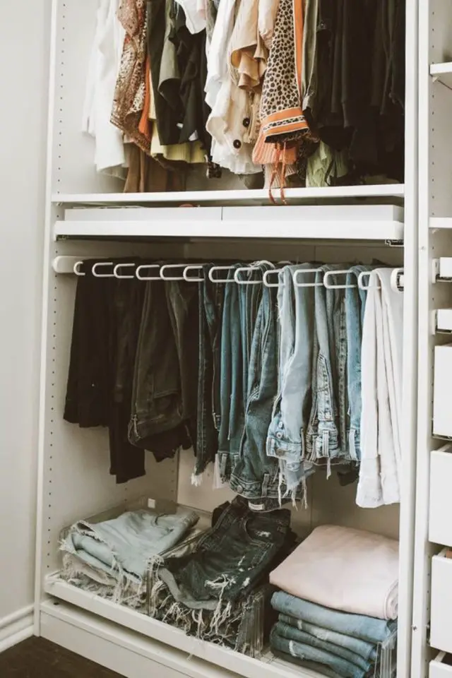 rangement dressing armoire adulte exemple pantalon pliés sur cintre gain de place demie-penderie gain de place pratique chambre parentale