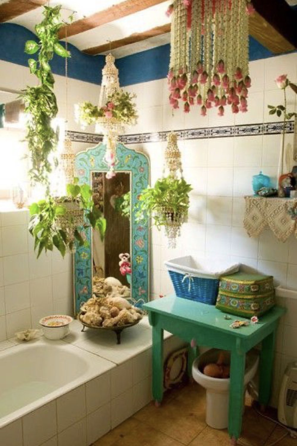 salle de bain decoration reussie exemple ambiance bohème chic boho plantes couleur macramé original sympa