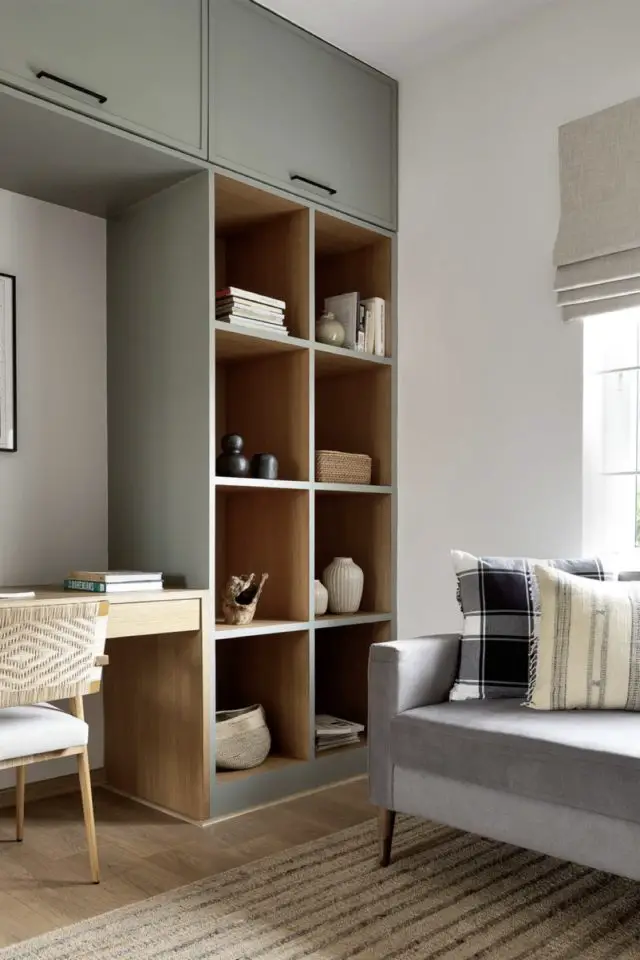 visite deco appartement slow living chic bureau à domicile grand meuble sur mesure couleur vert sauge et bois canapé gris